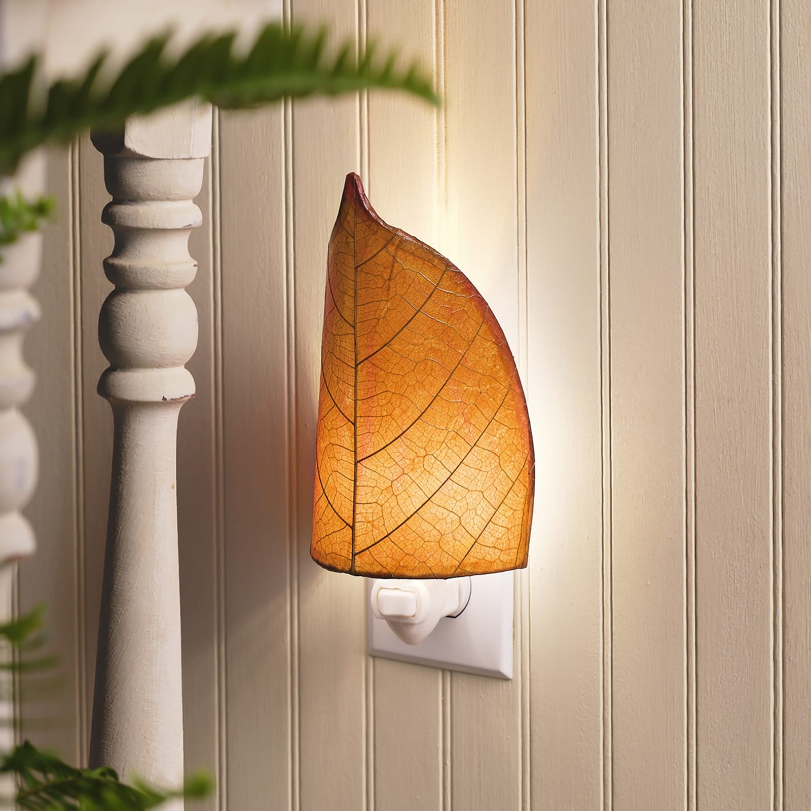 Eangee Leaf Night Light